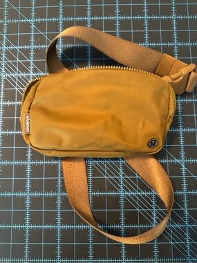 lululemon Everywhere Belt Bag Crossbody Burnt Caramel Brown 1L Like New